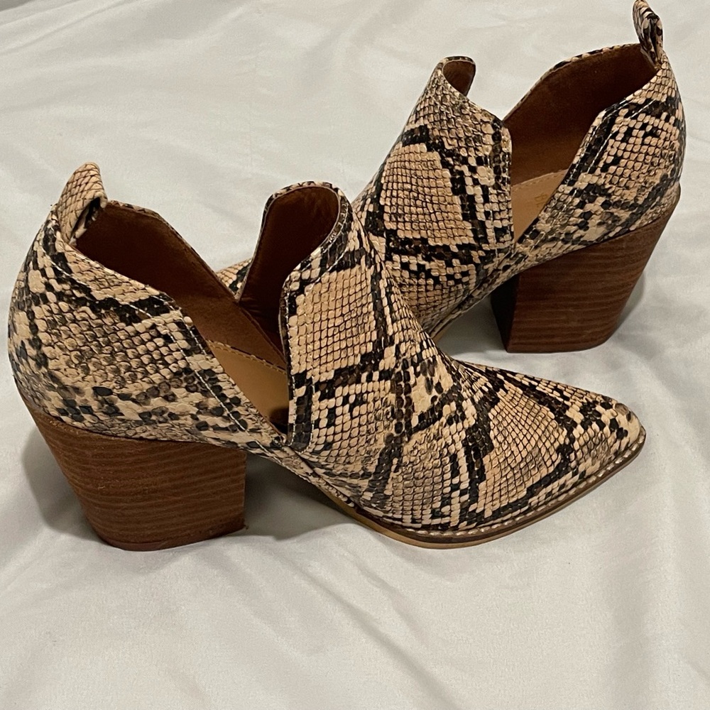 BEAST FASHION Snakeskin Ankle Booties